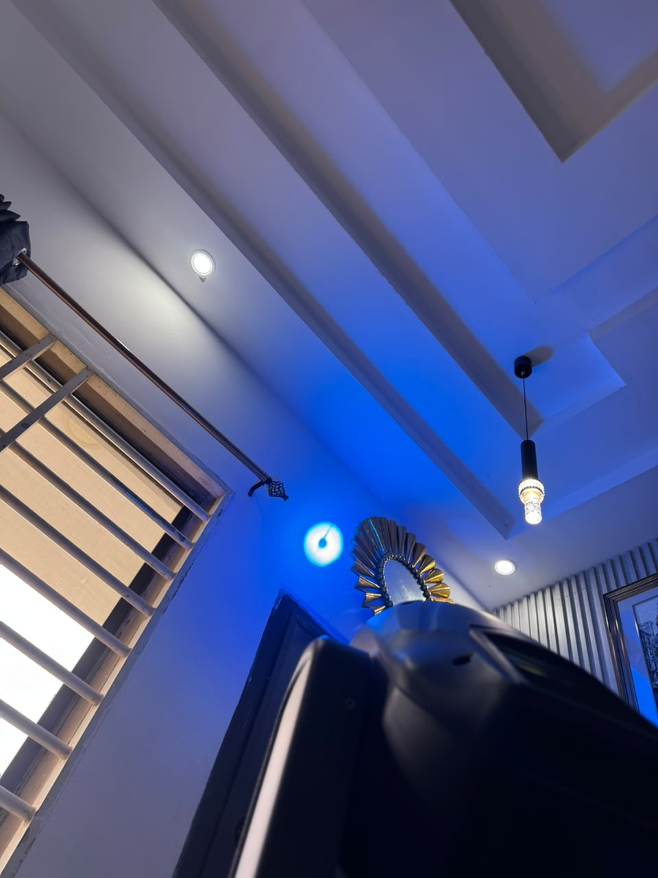 Moving head fixture