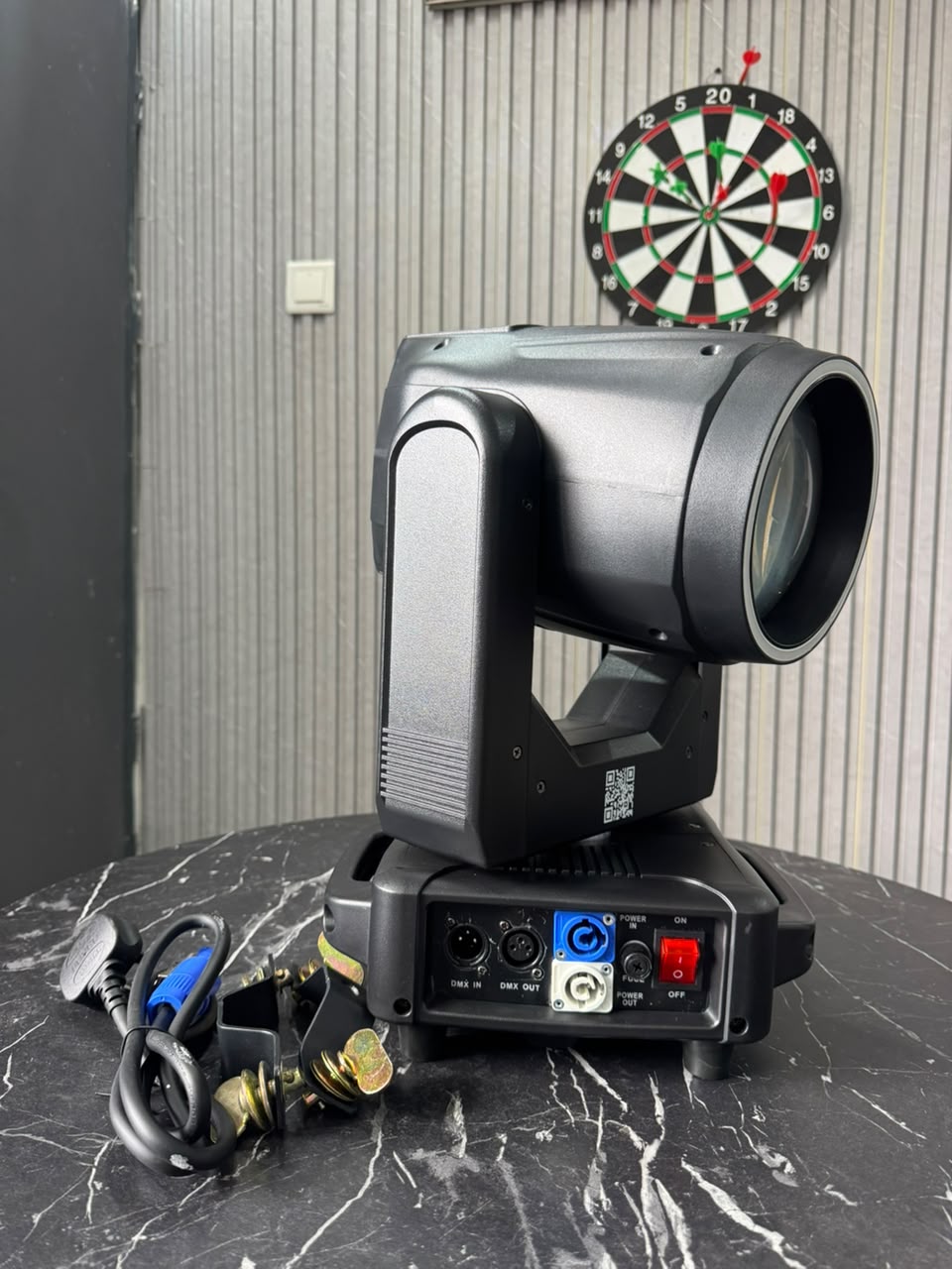 Moving head fixture